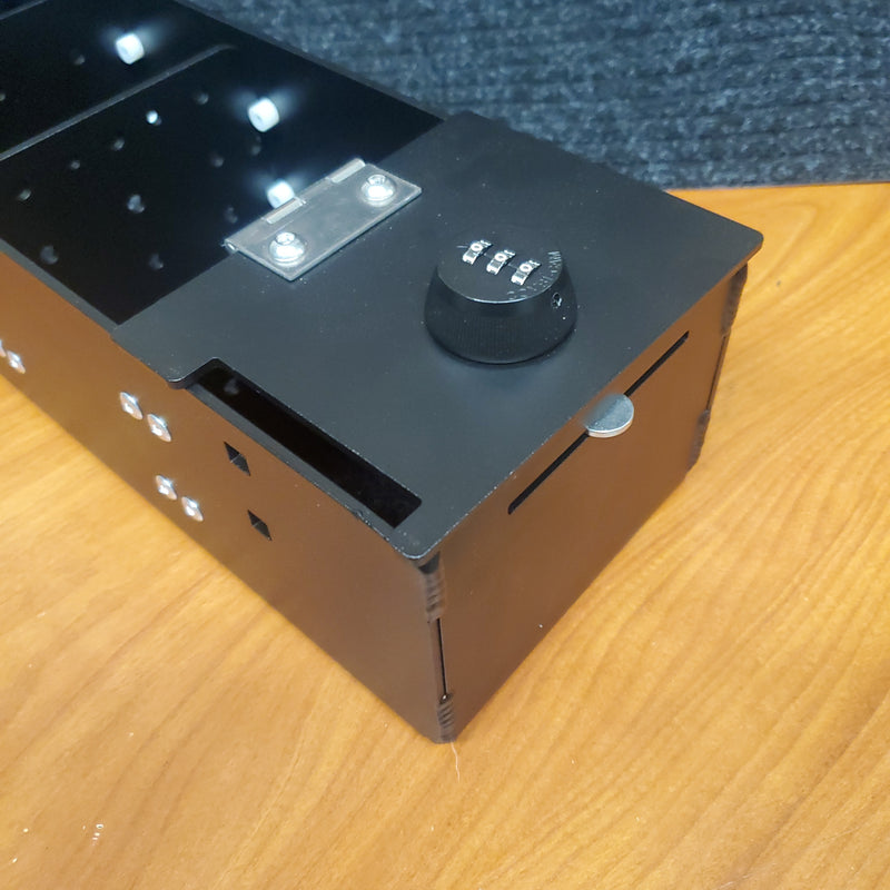 Load image into Gallery viewer, Locking Lid for YaegerPro Side Trough