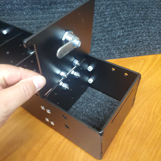 Locking Lid for YaegerPro Side Trough